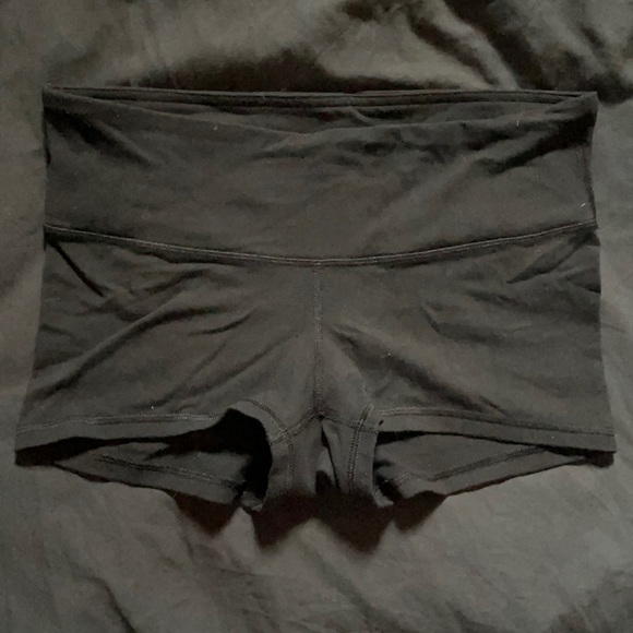 Short shorts - Picture 1 of 2